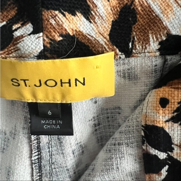 St John. Animal Print Ankle Length Pant, in Excellent Pre Loved Condition - Picture 2 of 7